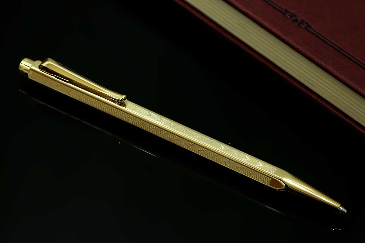 カランダッシュ（CARAN d'ACHE） ボールペンEcridor Chevron Gold ...