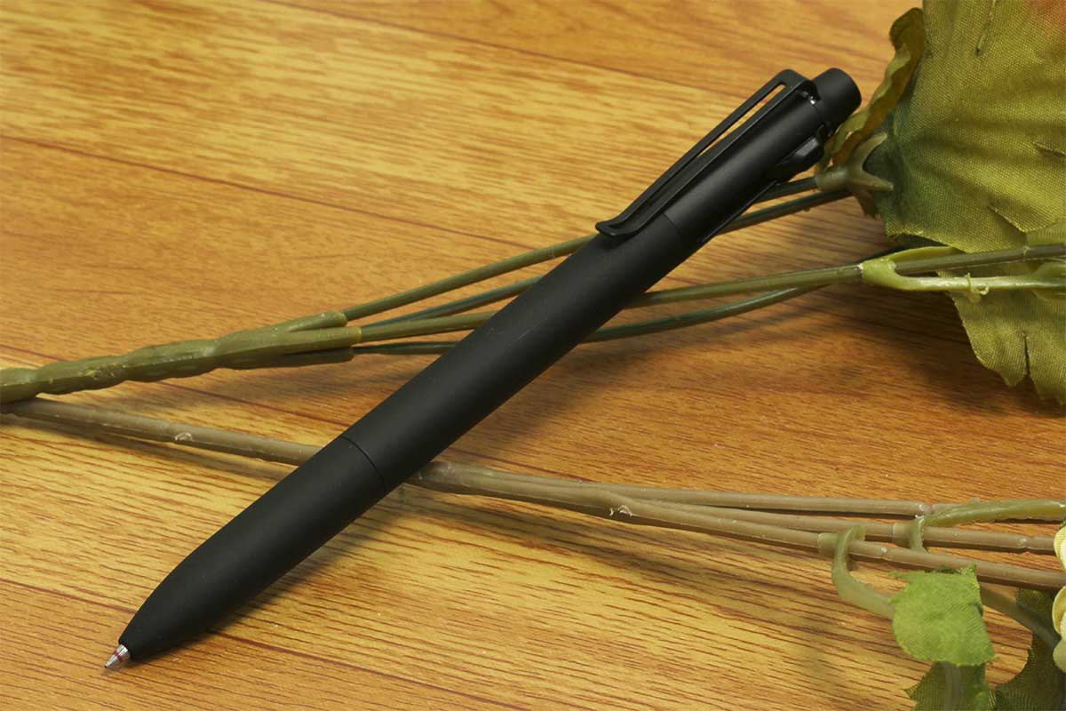 三菱鉛筆（UNI） 多機能ペンジェットストリーム プライム SXE3-3300-05 ブラック 0.5mm 3色ボールペン